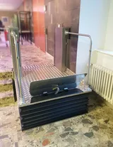 Rollstuhllift MB 850 – Plattform mit Auffahrrampe